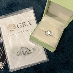 Moissanite ring TW2.5 carats